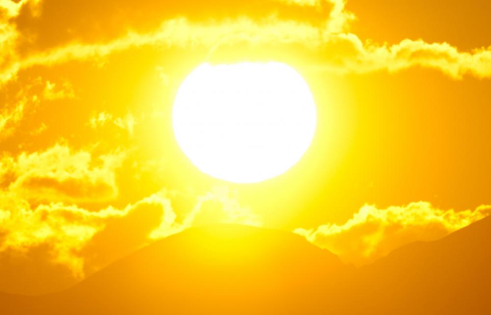 The sun's rays often make photographs appear blurry.