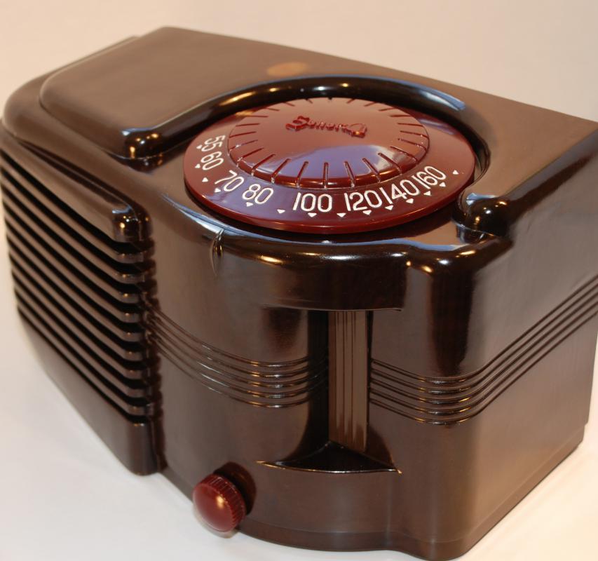 In the late 1940s, the first transistors were used as semiconductor replacements for radio vacuum tubes.