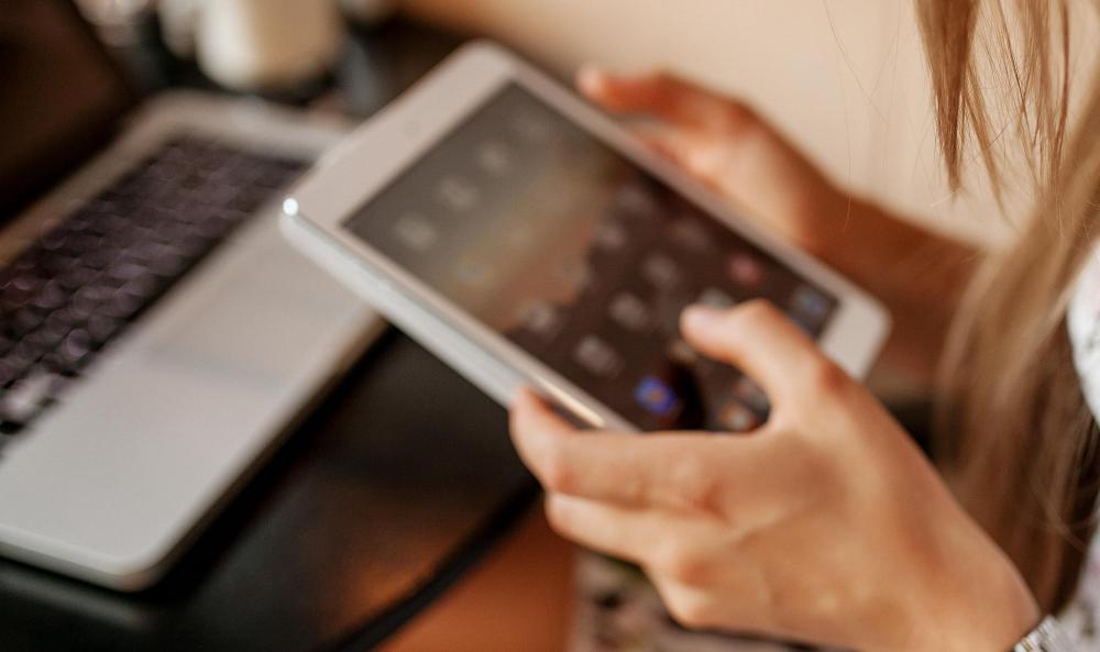 Texting gloves might help someone use a tablet PC without smudging the screen with finger prints.