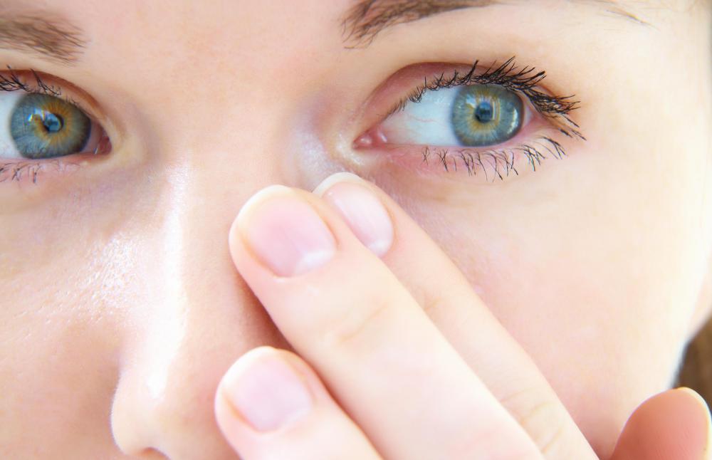 It's helpful to rest your eyes regularly when working at the computer.