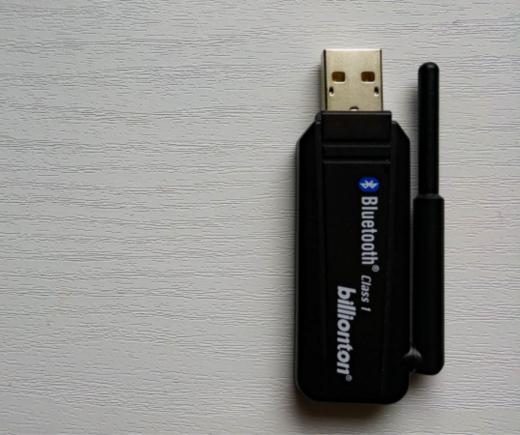 Bluetooth dongle with an antenna.