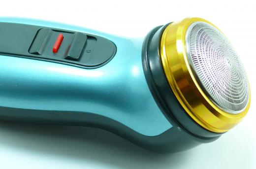 Modern electric shavers use batteries.