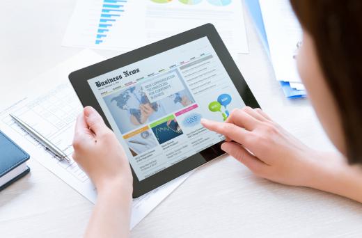 A wireless reading device allows users to read magazines and newspapers online.