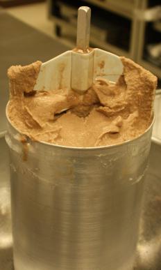 冰淇淋机如何工作？ （附图片）